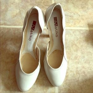 Matiko white pumps